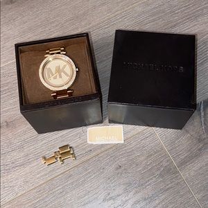 GOLD MICHEAL KORS WATCH